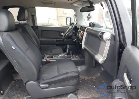 2013 Toyota Fj Cruiser z USA, uszkodzony, nr VIN JTEBU4BF2DK161140